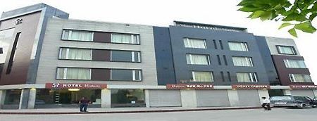 Hotel Gulnar Nova Deli Exterior foto