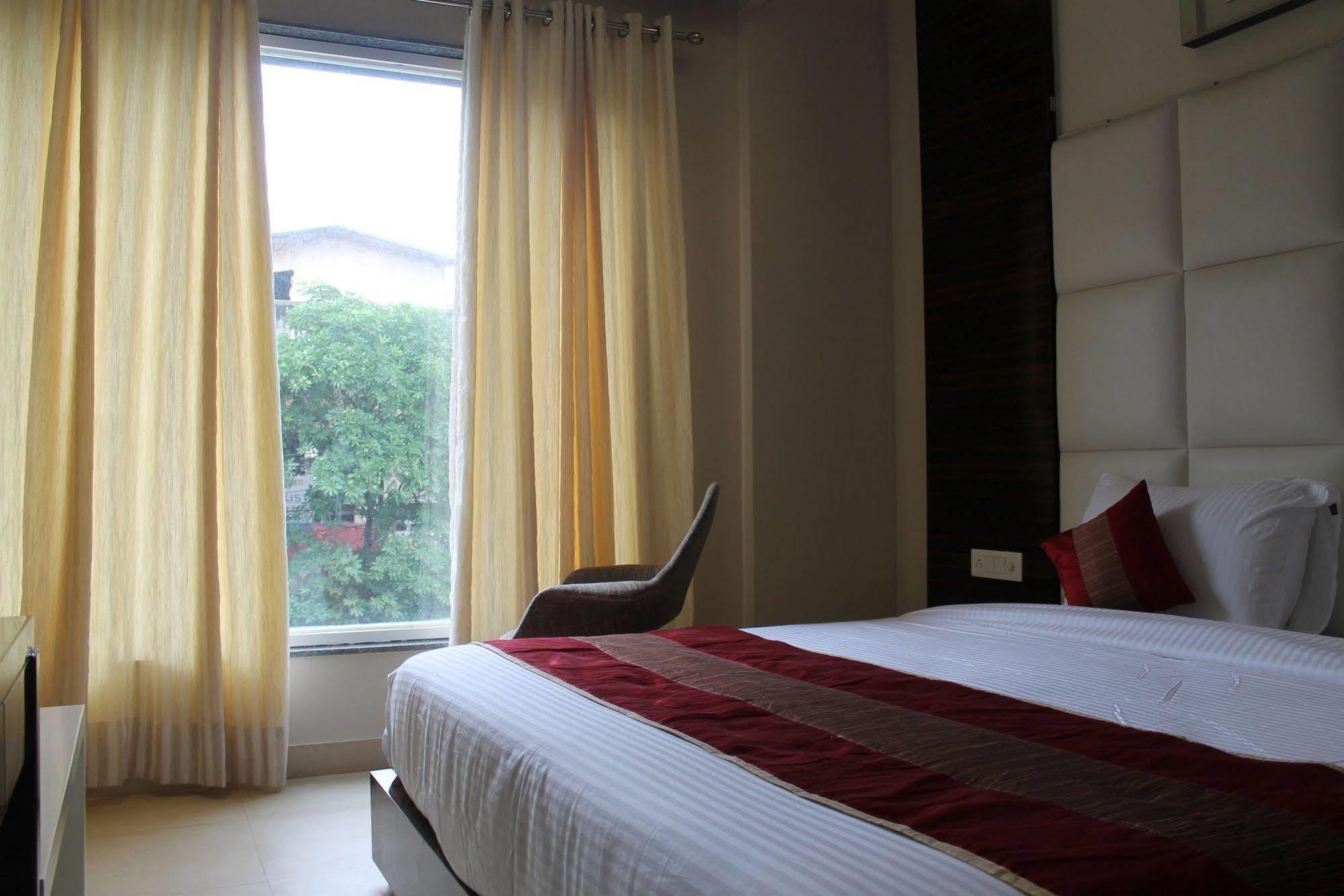 Hotel Gulnar Nova Deli Quarto foto
