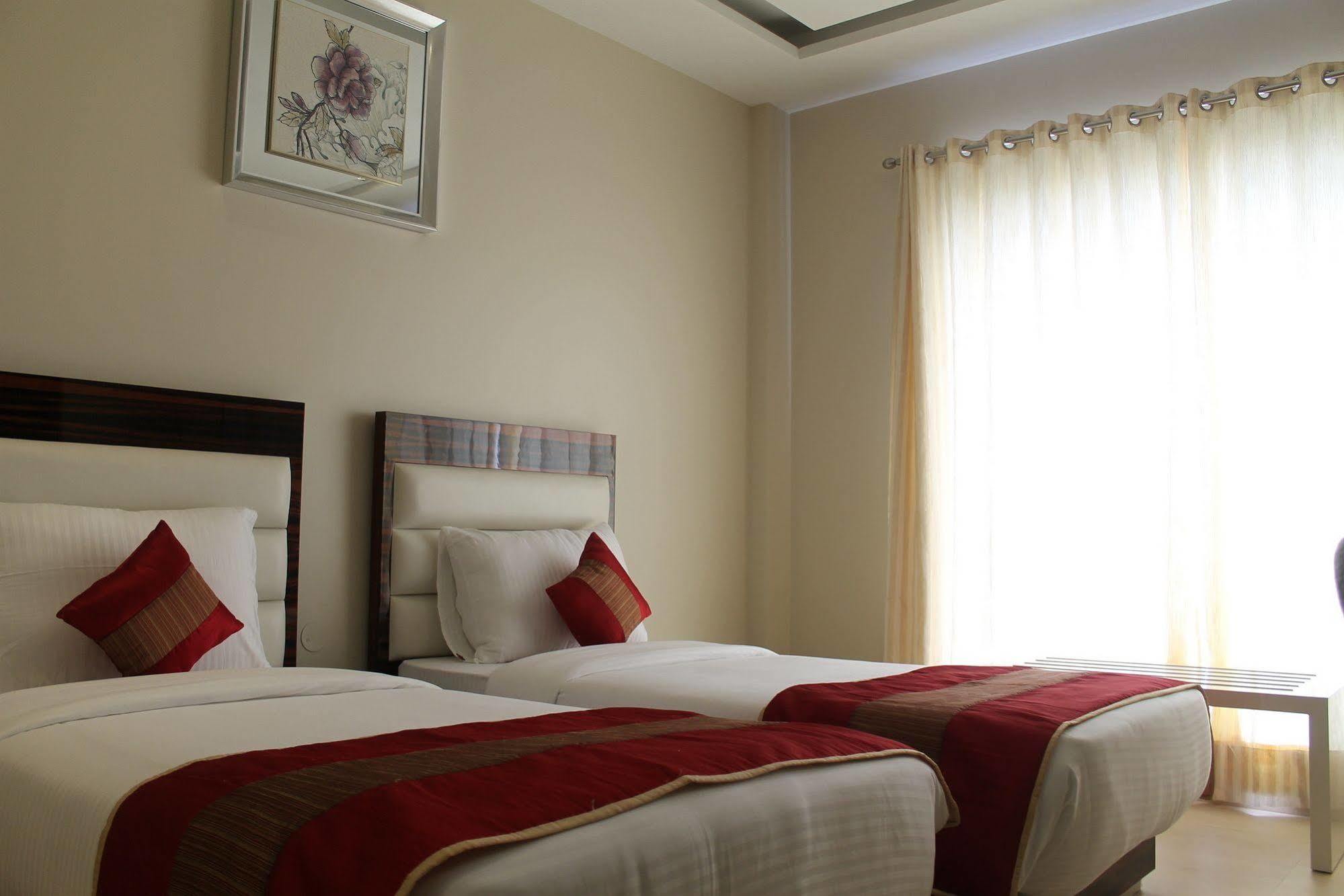 Hotel Gulnar Nova Deli Quarto foto